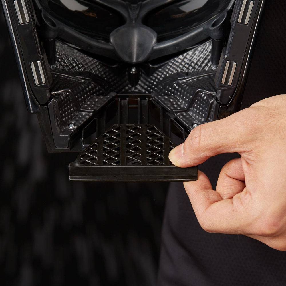 HASBRO Star Wars Black Series Premium Electronic Helmet Darth Vader - immagine 10